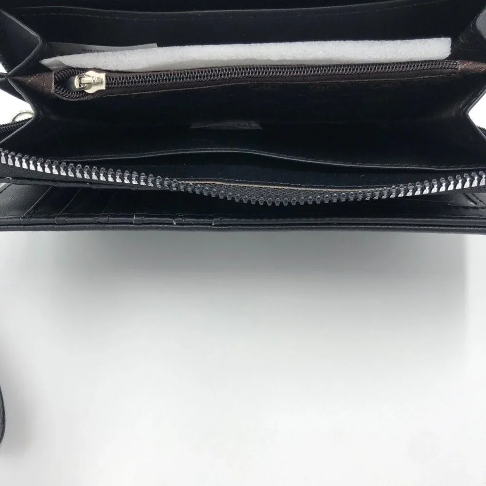 London Fog Collection Bradford Single Zip Wallet With Front Flap‎ & Wrist Strap